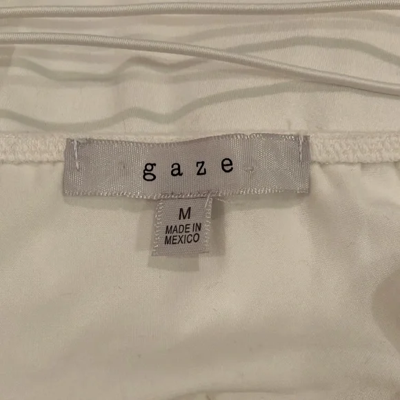 🎉 3/$15 Gaze White Tank Size Medium - Picture 3 of 3